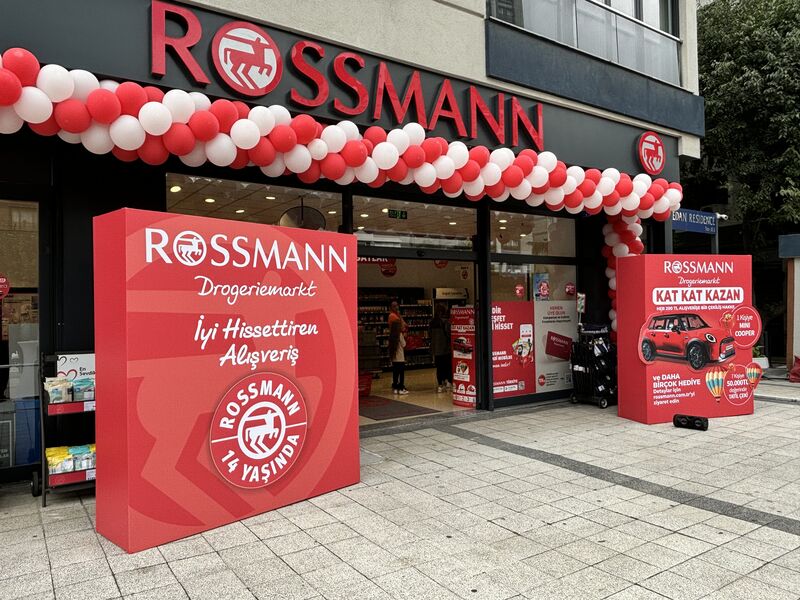 Dirk Rossmann ist mit seinen Drogeriemärkten in der Türkei sehr beliebt. Rossmann Filiale in der Türkei von Ahmet Karadağ
